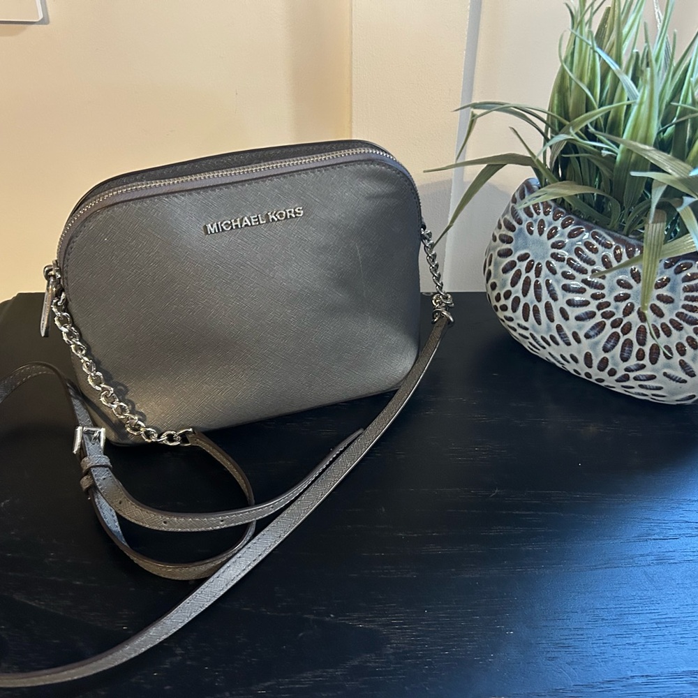 MICHAEL Michael Kors Gray Crossbody Bag with Sleek Leather Finish